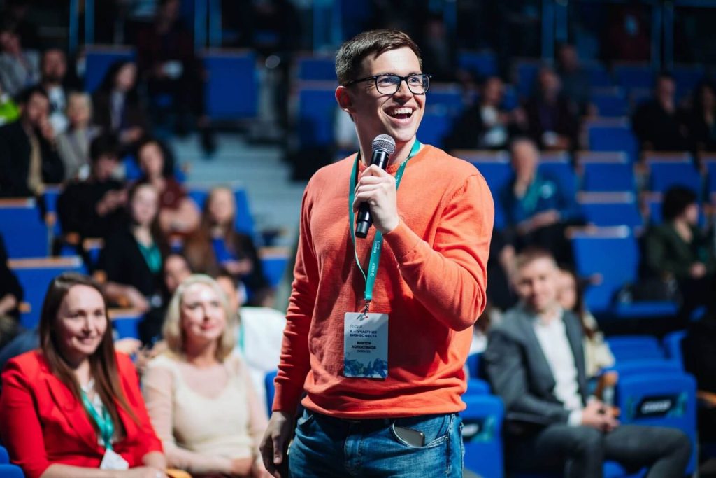 Виктор Холостяков - основатель Год Код